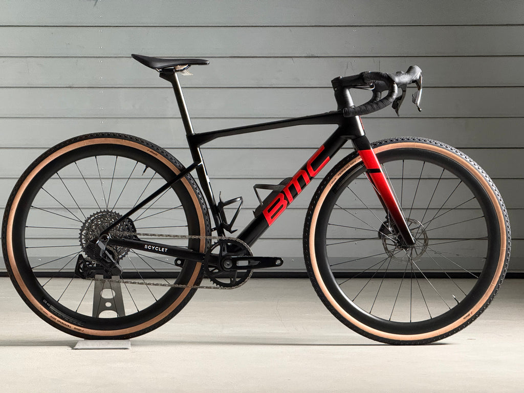 BMC KAIUS THREE ROUGE/NOIR 2025
