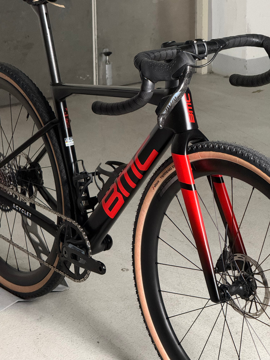 BMC KAIUS THREE ROUGE/NOIR 2025