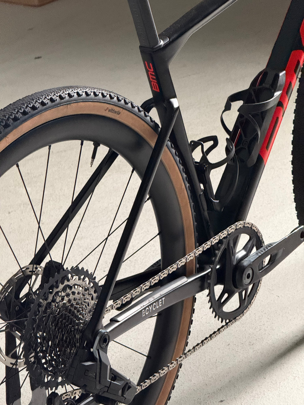 BMC KAIUS THREE ROUGE/NOIR 2025