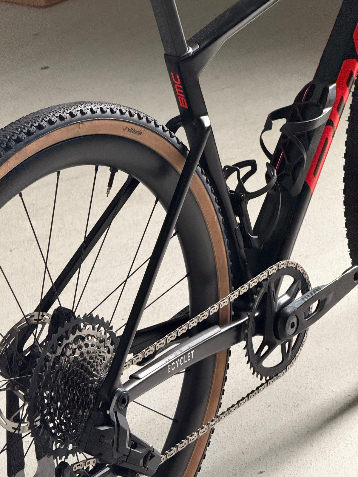 BMC KAIUS THREE ROUGE/NOIR 2025